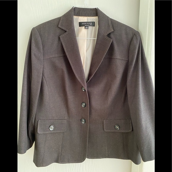 Women’s Anne Klein 18W 3 button dark brown with tan stitching. Lined - Picture 1 of 4